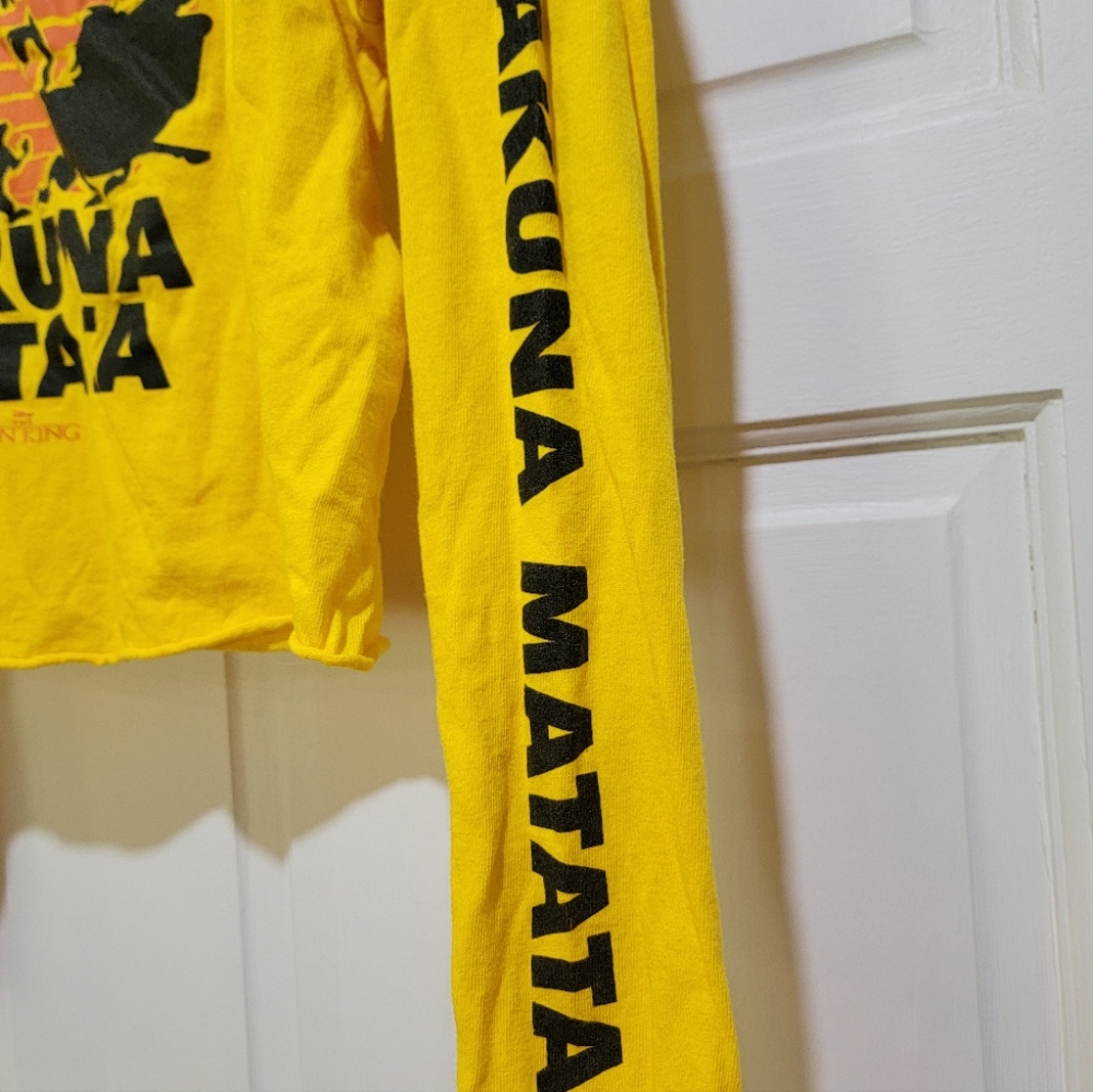 NWOT Junior's "Lion King" Crop Top. Size Medium - Picture 2 of 8